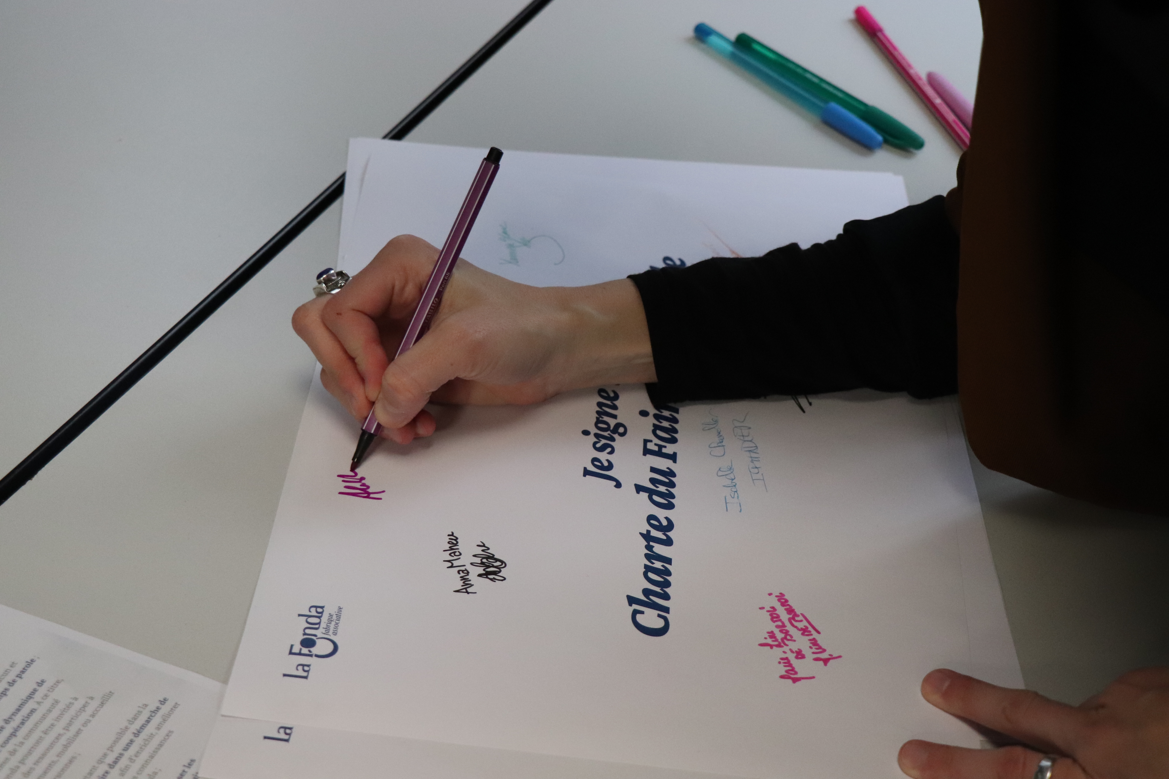 Signature de la Charte du Faire ensemble