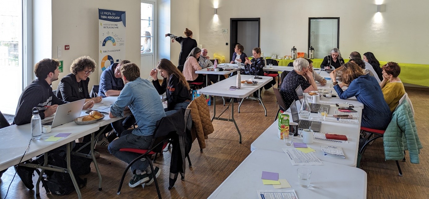 Participants au 4e atelier de la communauté d’action de Mulhouse le 22 septembre 2024 © Quentin Vaissaire/La Fonda